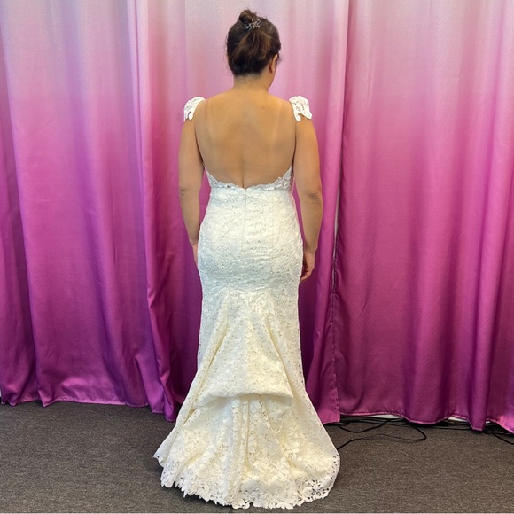 Laudae Santorini ivory wedding dress - size 12 - Picture 7 of 12